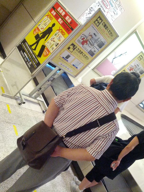 荷物受け取り口