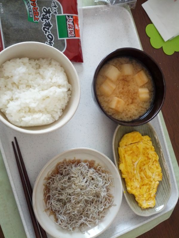 本日の朝食兼昼食