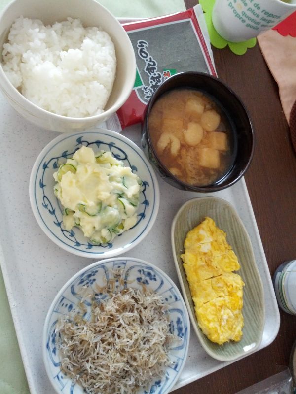 本日の朝食兼昼食