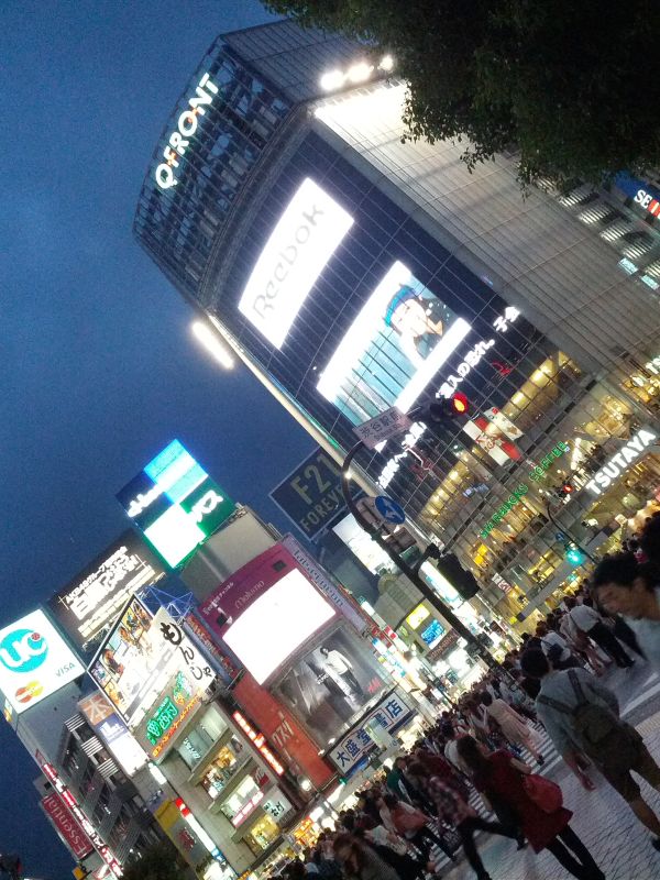 渋谷駅前のスクランブル交差点