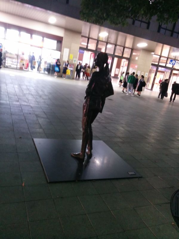 駅前のお姉さん