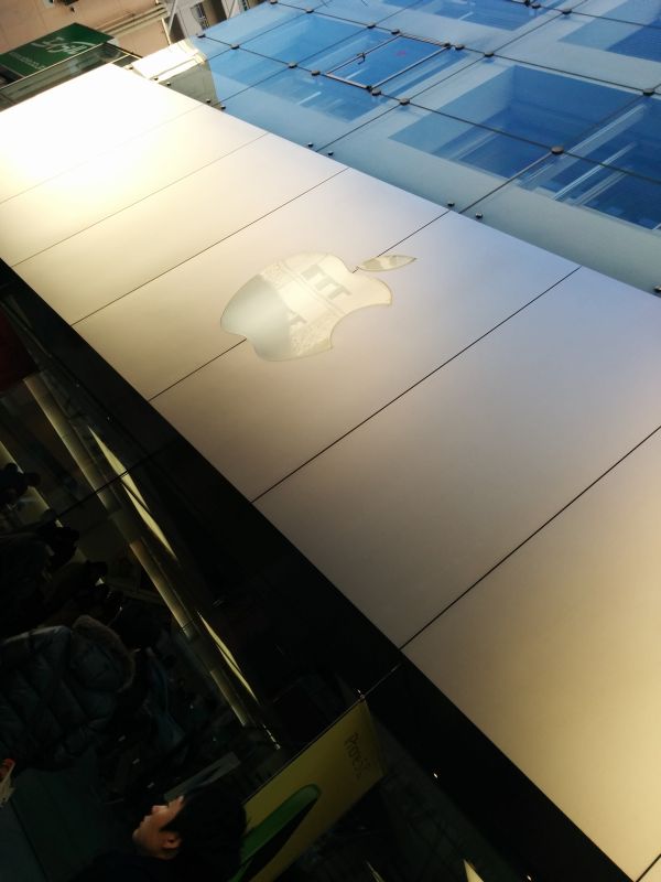 Applestore SAKAE