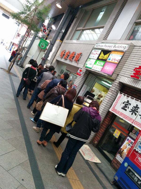 商店街で行列