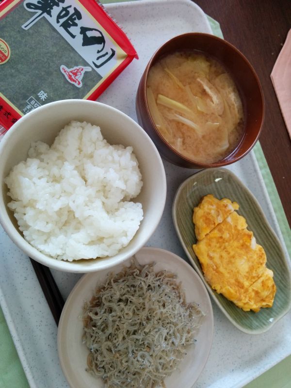 本日の朝食兼昼食