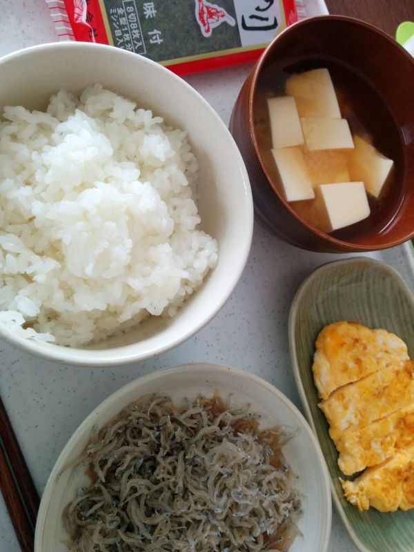 本日の朝食兼昼食