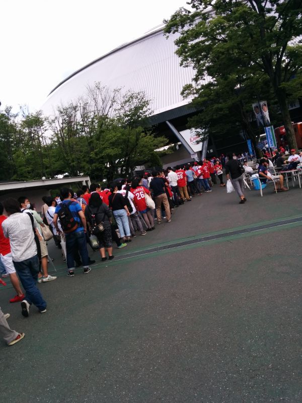 ビジター側入場列