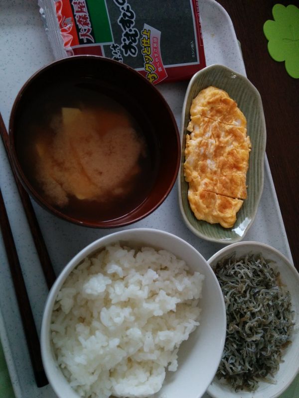 本日の朝食兼昼食