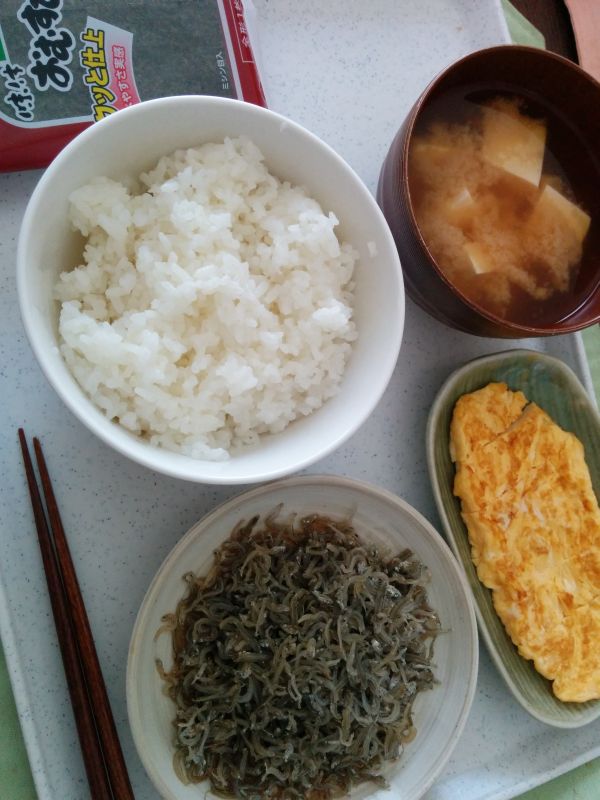 本日の朝食兼昼食