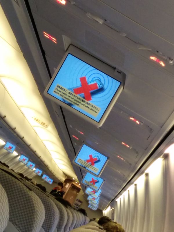 機内安全ビデオ
