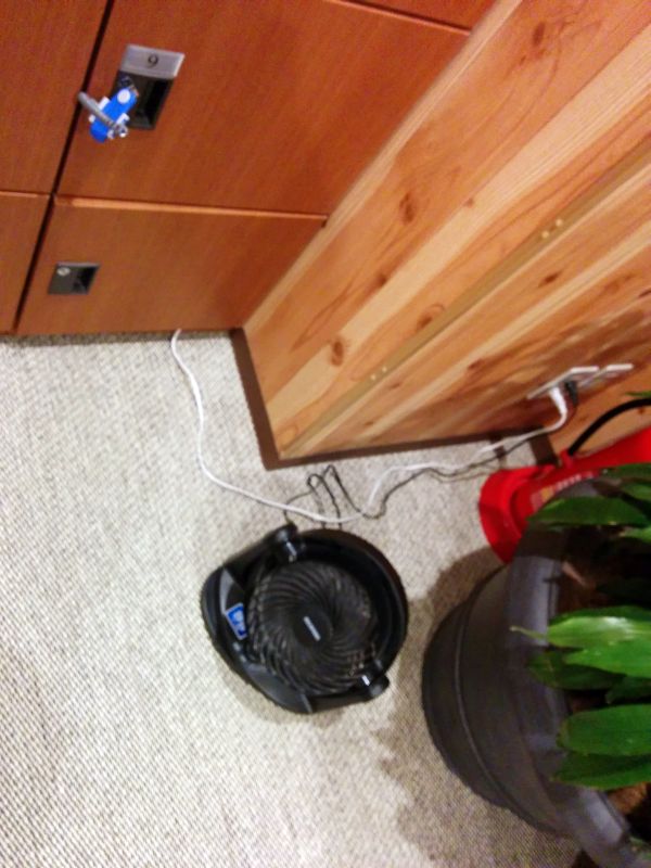 ロッカーに電源コード