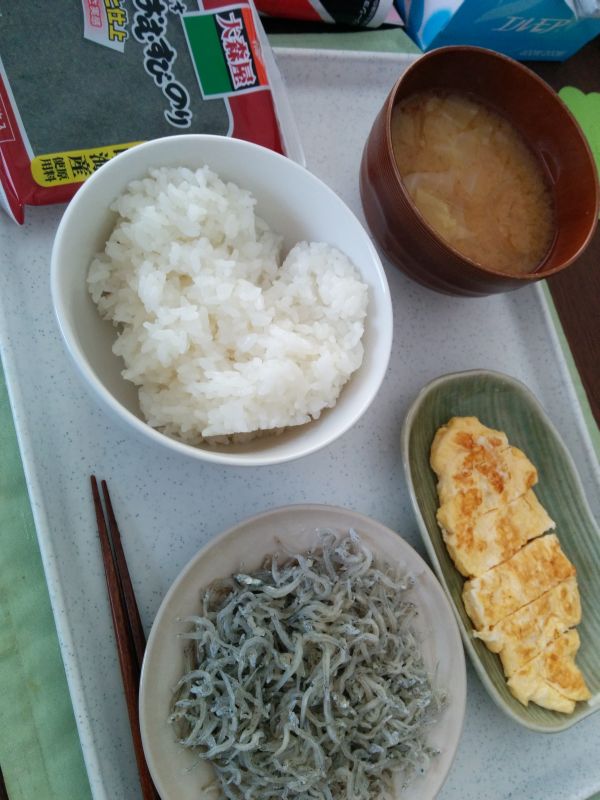 本日の朝食兼昼食