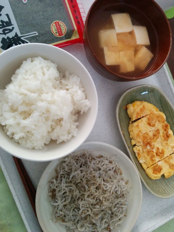 本日の朝食兼昼食