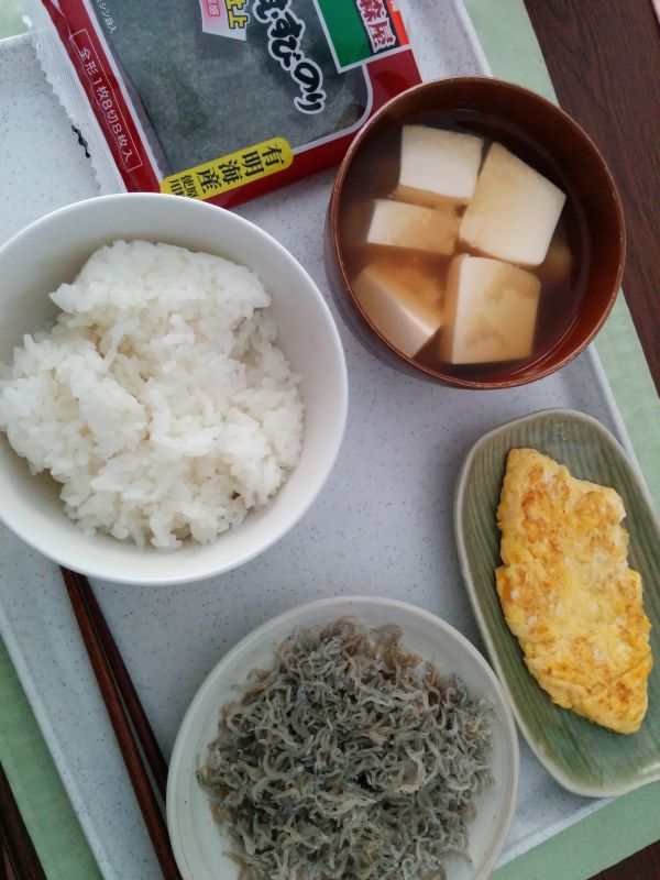 本日の朝食兼昼食