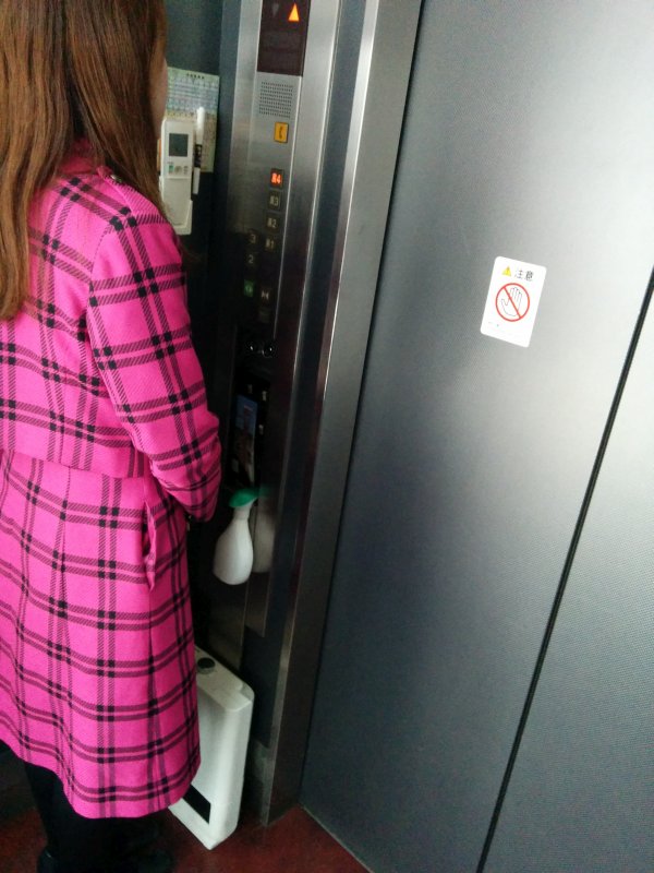 タワー内エレベータ