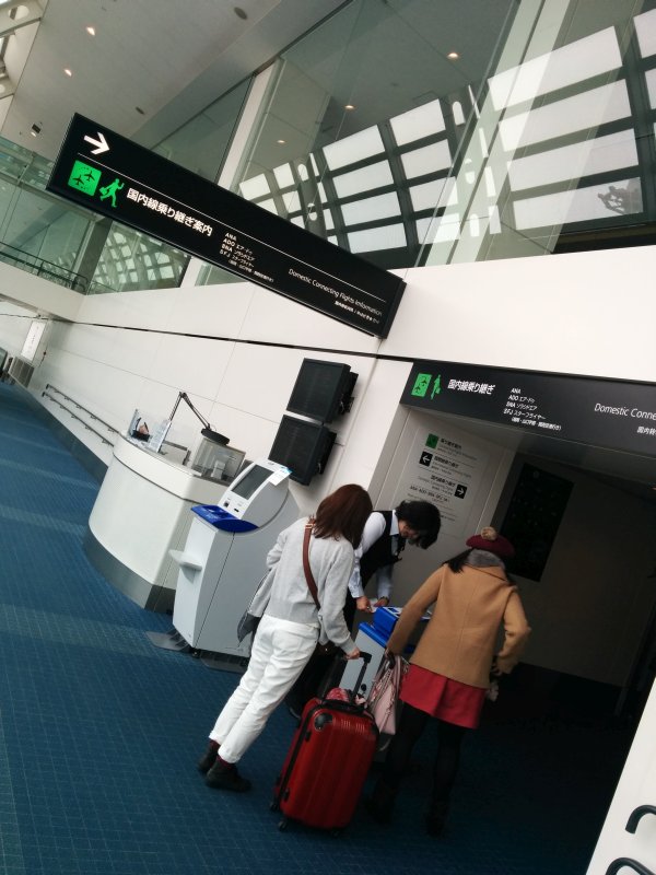 国内線乗継口
