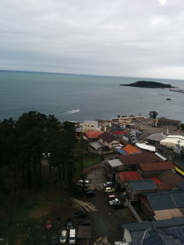 東尋坊の崖方面