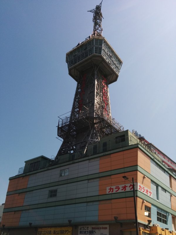別府タワー前