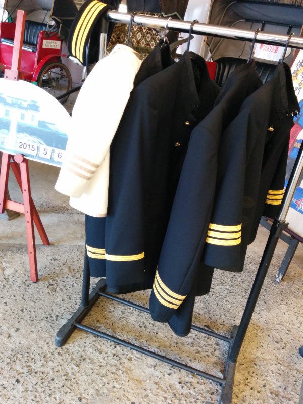 制服の線の色