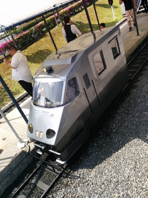 787系つばめ