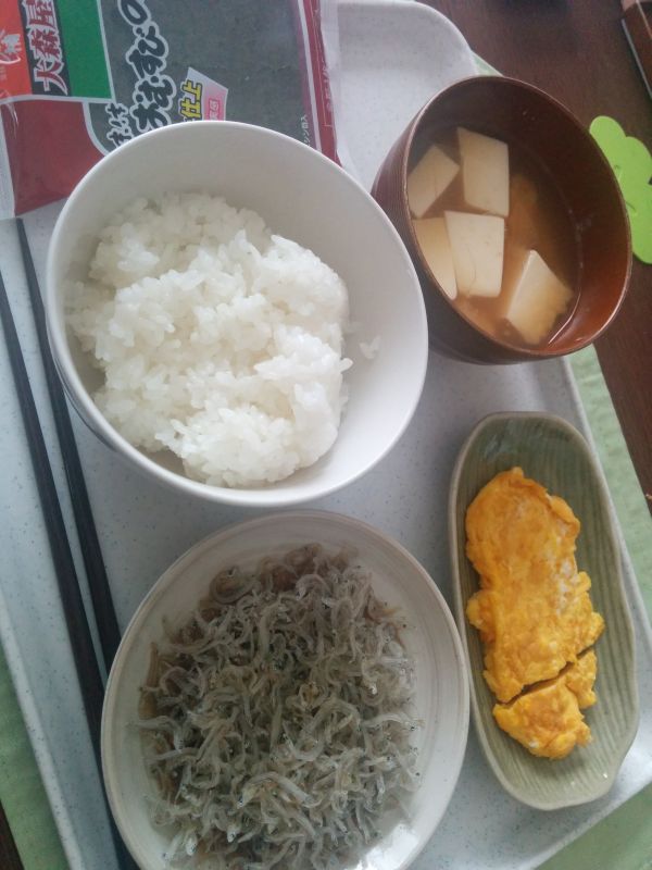 本日の朝食兼昼食