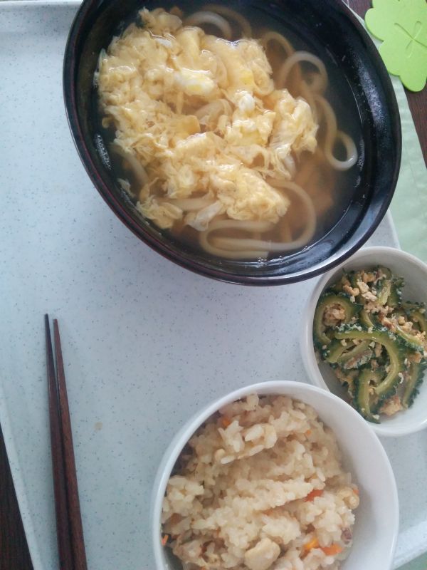 本日の朝食兼昼食兼夕食