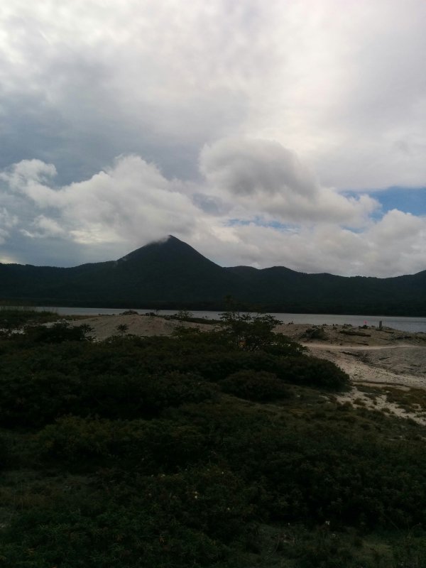 向かいの山
