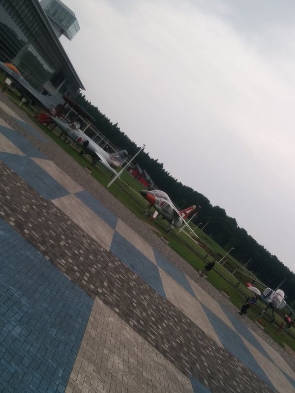 三沢航空科学館前