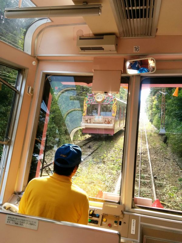 すれ違い電車