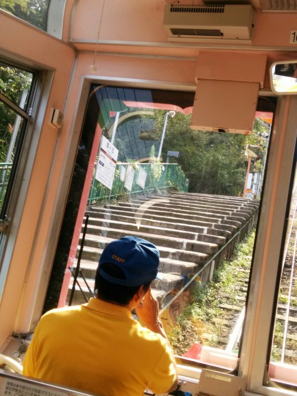 霞ヶ丘駅通過