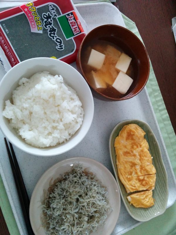 本日の朝食兼昼食