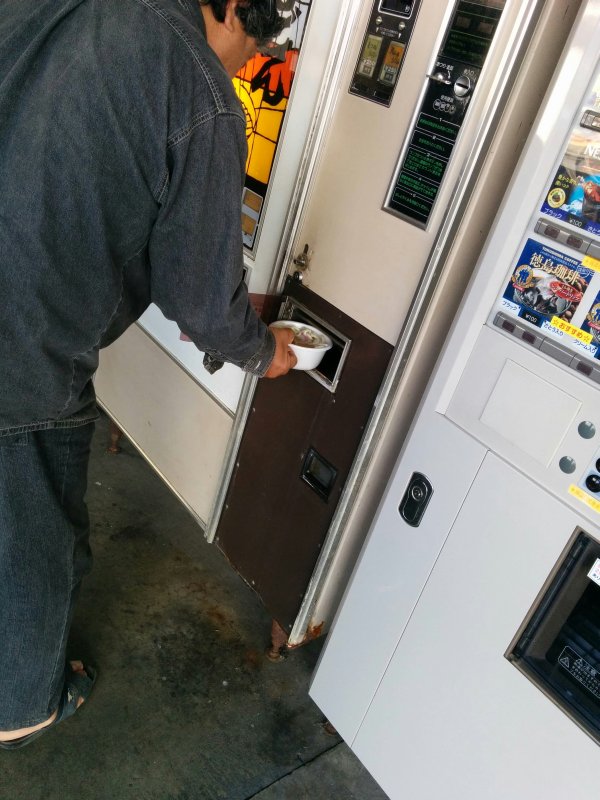 うどんそばの自販機２