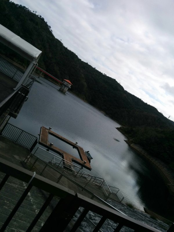 ダムの水面