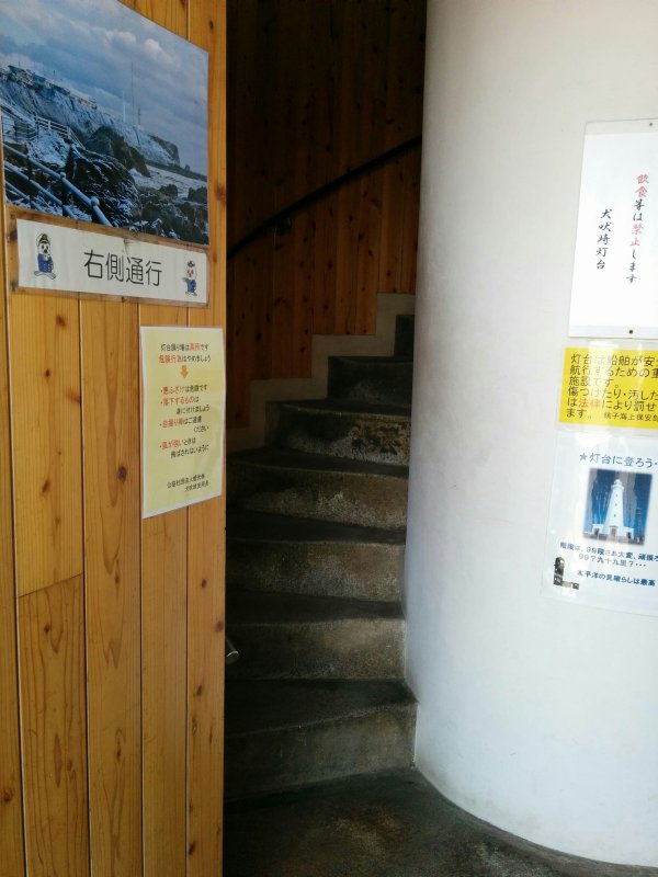 灯台内の階段