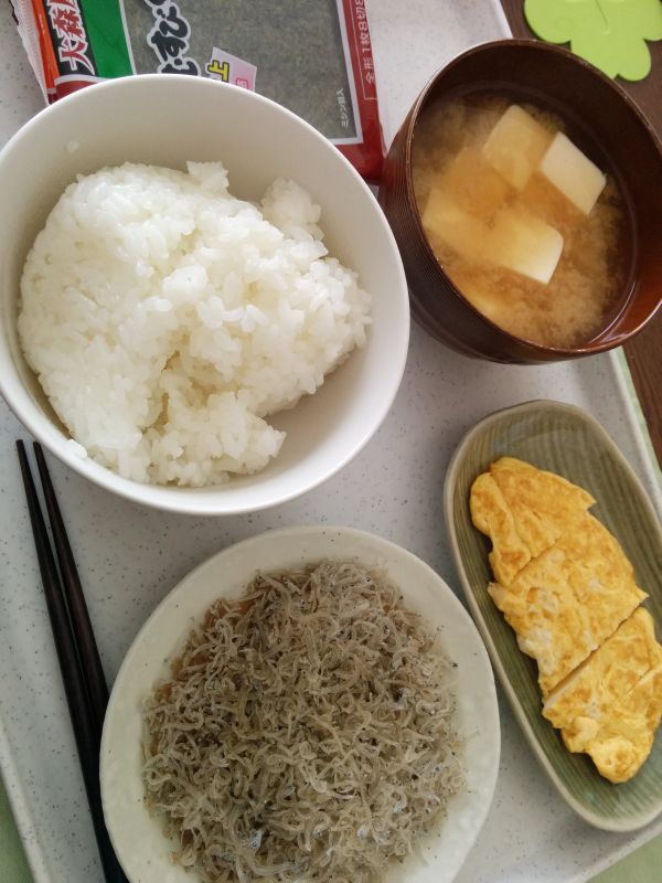 本日の朝食兼昼食