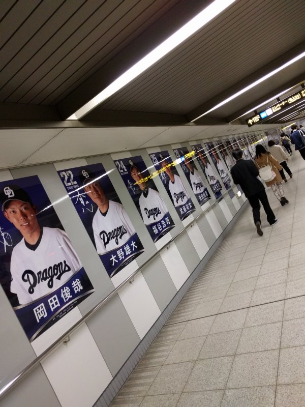 ポスター掲示通路