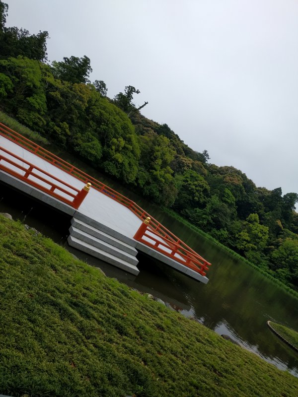 勾玉池