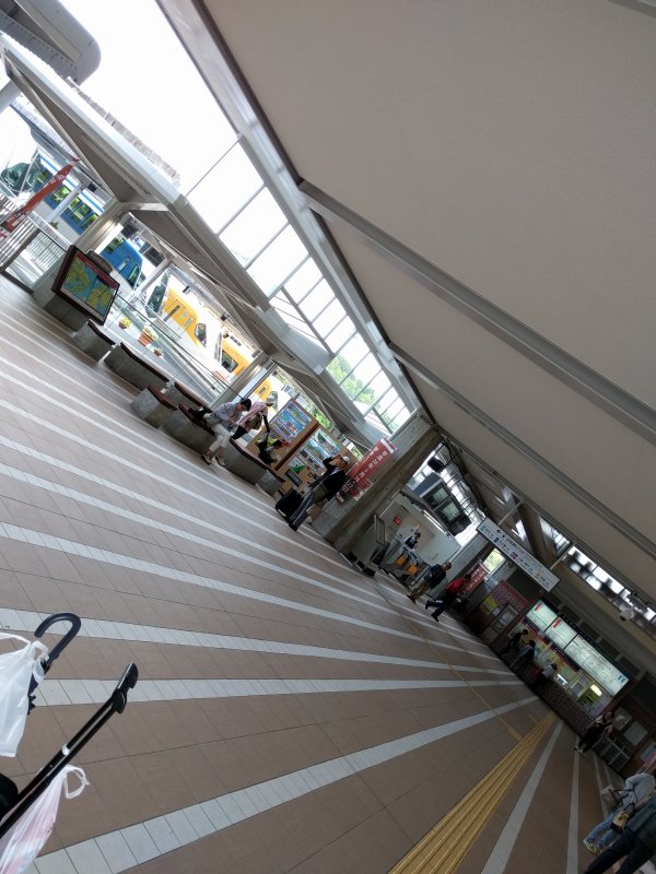 改札前の風景
