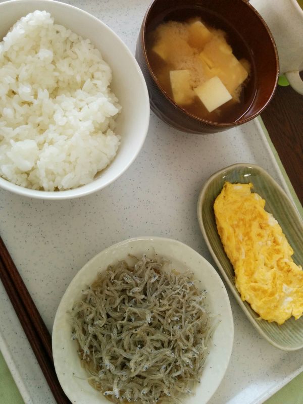 本日の朝食兼昼食