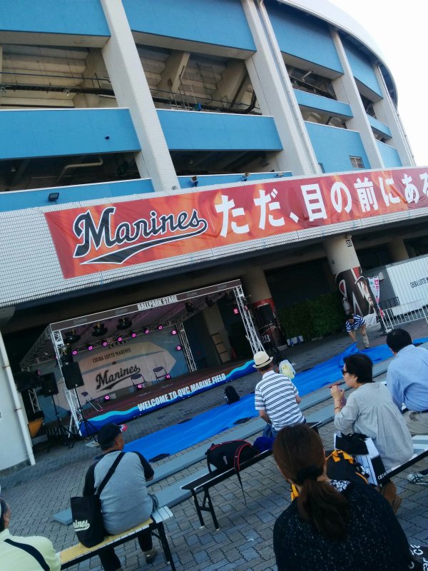 イベントステージ前の様子