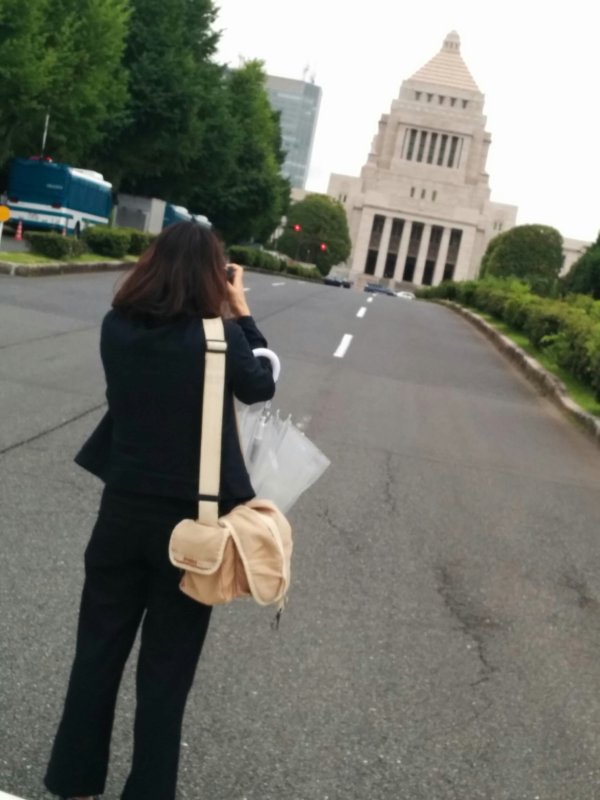 国会議事堂を撮る人を撮る