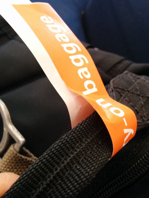 Carry-on baggageタグ