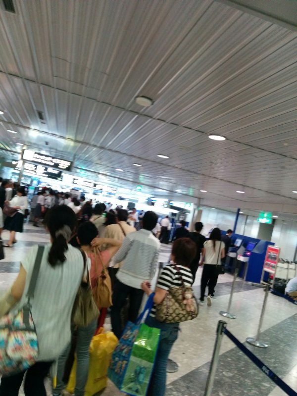 預け荷物検査列