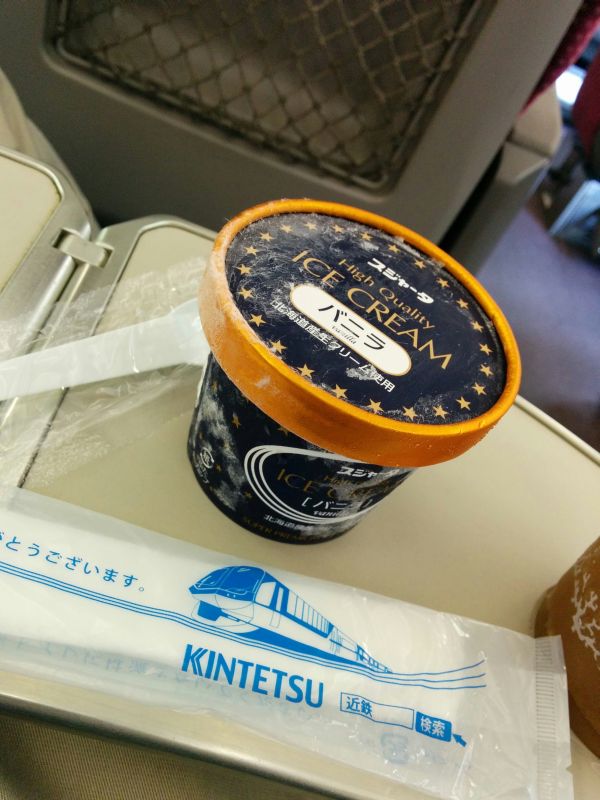 車内のアイスクリーム