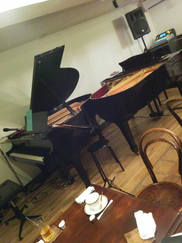 ２台のピアノ