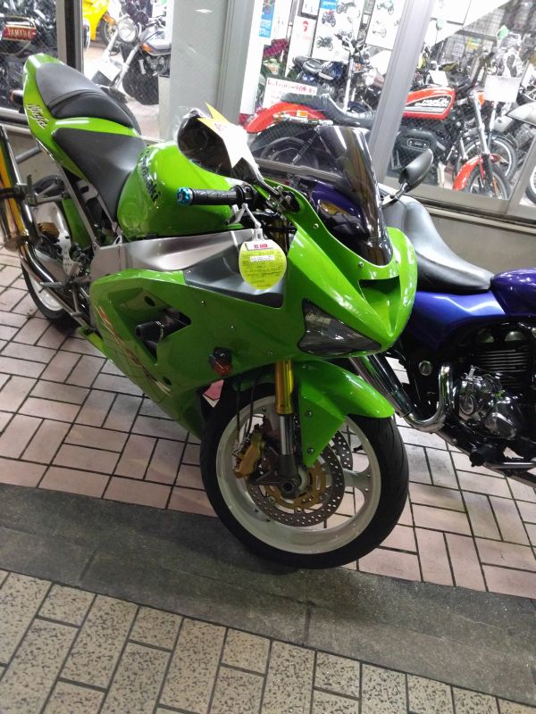 緑のバイク