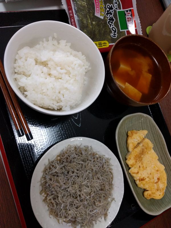 本日の朝食兼昼食