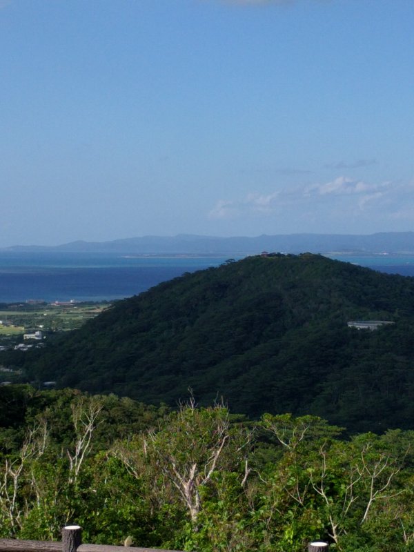 山の上の建造物