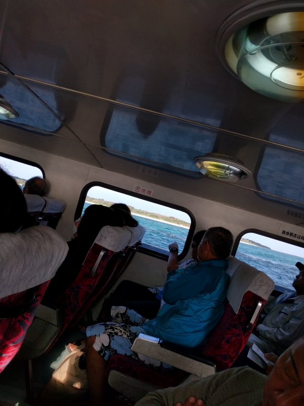 窓から竹富島