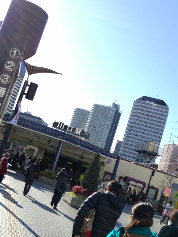 川口駅前の様子