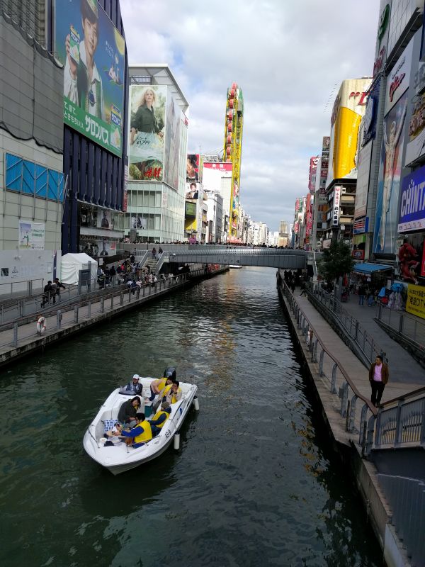 道頓堀川でチャーター船